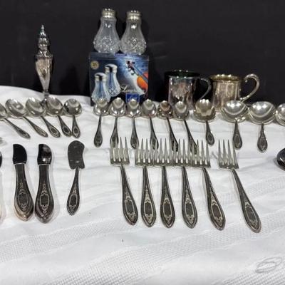 BU262 WM Rogers Flatware And With One Sterling 51 Small Cup