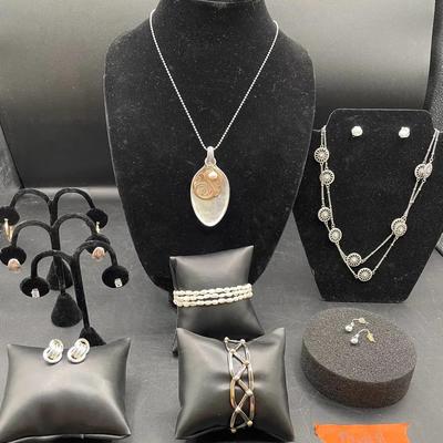 BU211 Two Tone Mixed Metals Jewelry