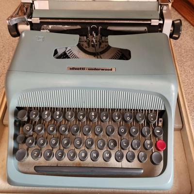 Olivetti Underwood Typewriter & Ribbon