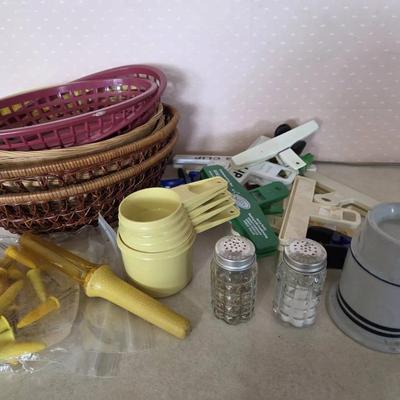 Mystery Kitchen Lot.  See Pics