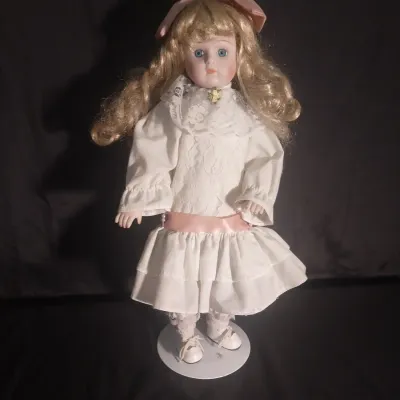 Sale Photo Thumbnail #432: FROM THE 1988 COLLECTION BY HERITAGE 18" TALL