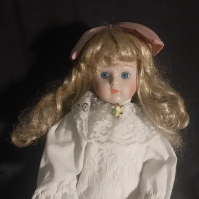 Sale Photo Thumbnail #433: FROM THE 1988 COLLECTION BY HERITAGE 18" TALL