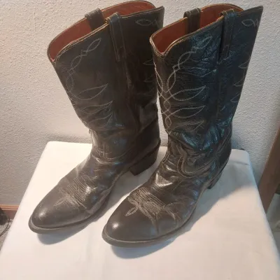 Sale Photo Thumbnail #495: SIZE 13 D IN VERY GOOD CONDITION