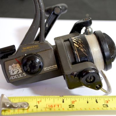 Shimano Ultralight Graphite Spinning Reel Axul-S Works Great! (Par4)