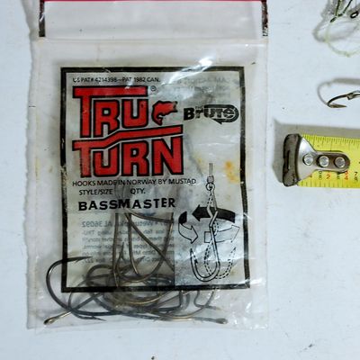LOTS OF BRAND NEW HOOKS!! Gamakattsu, True Turn and More - Over 62 Hooks (PpL7)
