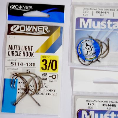 Lot of 34 Brand New Fish Hooks Mustad & Owner 1/0 2/0 3/0 7/0 (Cru7)