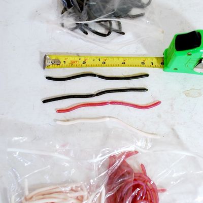 Lot of 60 Stickity Segmented Plastic Fishing Worms - Brown, Pink and White (Cac88)