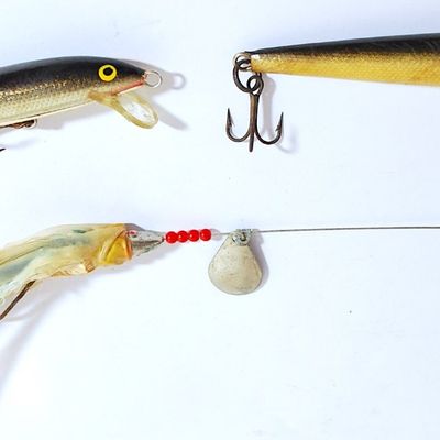 Lot of 3 Lures Jointed Rapala (Finland) / Rapala Floater (Ireland) & 1 Feathered Rig (Par7)