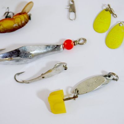 Lot of Tackle & Lures - Kastmasters / Spoons / Crawfish Crankbait / Leaders & More (Teb55)