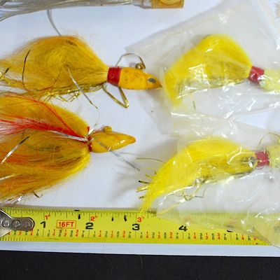 Lot of 11 NEW Bucktail Jigs & 1 Trolling Teaser (Vav3)