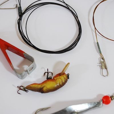 Lot of Tackle & Lures - Kastmasters / Spoons / Crawfish Crankbait / Leaders & More (Teb55)