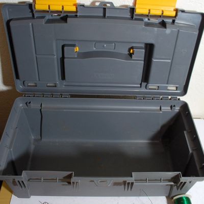 Large Tackle Box & Contents 3 Fluke Rigs, 2 Tube Lures, 2 Spoons, Rigging Wire, & Roll of Berkley Steelon Black Leader (Gre4)