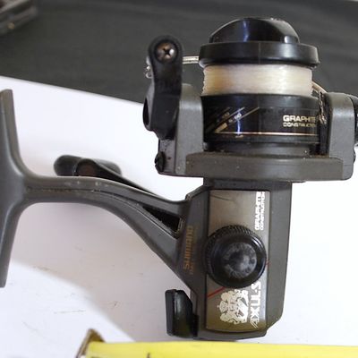 Shimano Ultralight Graphite Spinning Reel Axul-S Works Great! (Par4)