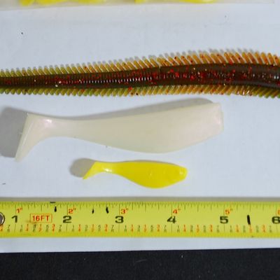 Lot of Plastic / Rubber Kalin's Fish Jigs 2" and 4" & Powerbait Sandworms 7". (Nam2)