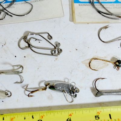 LOTS OF BRAND NEW HOOKS!! Gamakattsu, True Turn and More - Over 62 Hooks (PpL7)