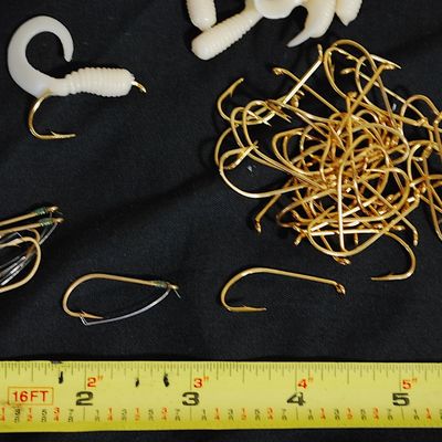 Lot of White Grubs & Hooks - Some are Weedless (Hfc4)
