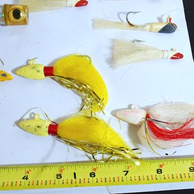 Lot of 11 NEW Bucktail Jigs & 1 Trolling Teaser (Vav3)