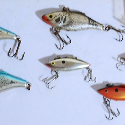 Lot of 6 RAT-L-TRAP Crankbait Fishing Lures Including 3 TIny Traps (1/8 oz). (Pat5)