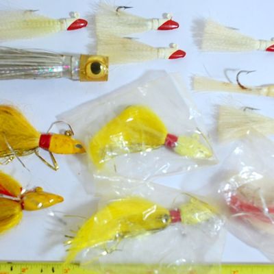 Lot of 11 NEW Bucktail Jigs & 1 Trolling Teaser (Vav3)