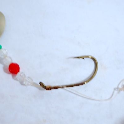 Lot of 6 Fluke / Flatfish / Flounder / Bottom Fishing Rigs w/ Beads & Spoons w/ Tackle Box Case. (Tne1)