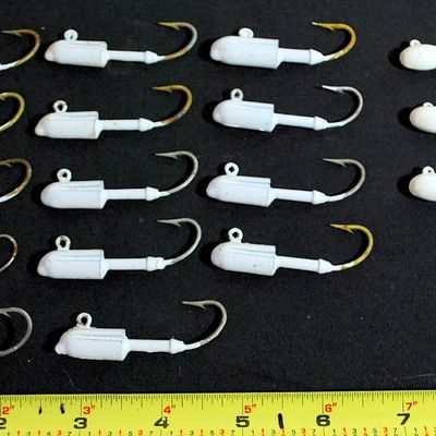 Lot of 17 Lead Head Jigs - Some Bucktail. (Opf2)