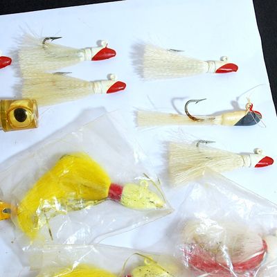 Lot of 11 NEW Bucktail Jigs & 1 Trolling Teaser (Vav3)