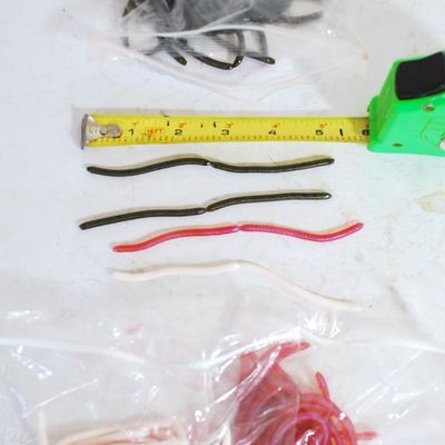 Lot of 60 Stickity Segmented Plastic Fishing Worms - Brown, Pink and White (Cac88)