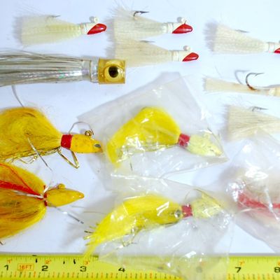 Lot of 11 NEW Bucktail Jigs & 1 Trolling Teaser (Vav3)