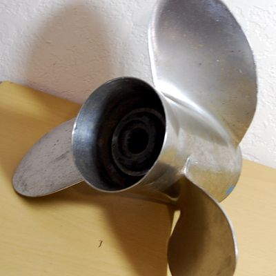 Michigan Wheel 3-Blade Stainless Steel Outboard Motor Propeller 13 x 19 RH Nice!