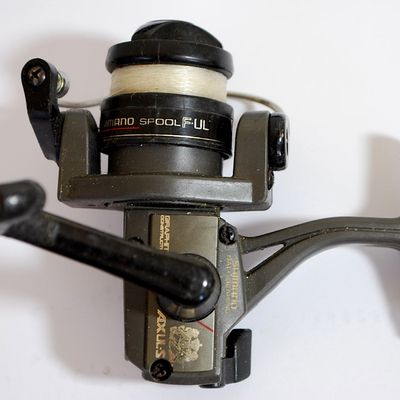 Shimano Ultralight Graphite Spinning Reel Axul-S Works Great! (Par4)