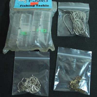 Lot of 2 Brand New Mini Tackle Boxes & 3 Lots of Hooks (Def4)