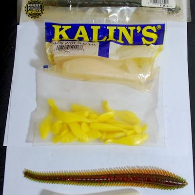 Lot of Plastic / Rubber Kalin's Fish Jigs 2" and 4" & Powerbait Sandworms 7". (Nam2)