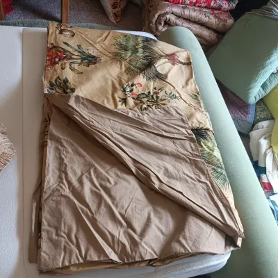 TWIN SIZE DUVET COVER W/SHAM AND BEDSPREAD PLUS A SET OF SHEETS AND BAMBOO PILLOW