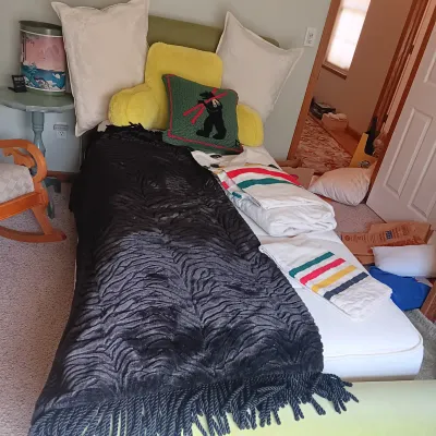 THICK THROW BLANKET WITH FRINGE, PENDLETON TWIN SHEET SET, HOOKED PILLOW AND MORE