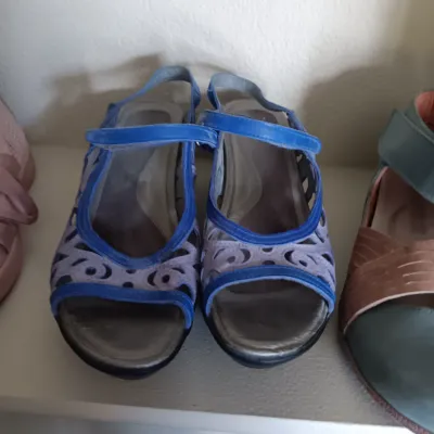 SKECHERS & NAOT LADIES SHOES 8.5