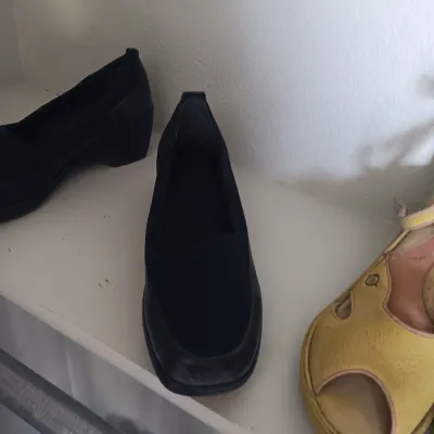 STUART WEITZMAN, BORN & EASY SPIRIT LADIES SHOES 8 - 8.5
