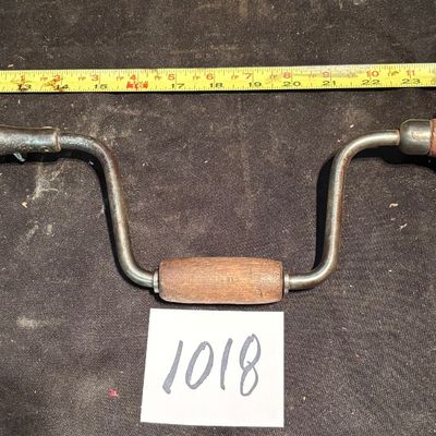 Hand crank drill brace