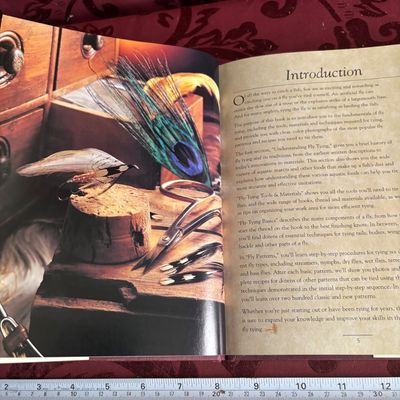 FLY-TYING TECHNIQUES & PATTERNS (THE COMPLETE FLY By John Van Vliet Hard cover