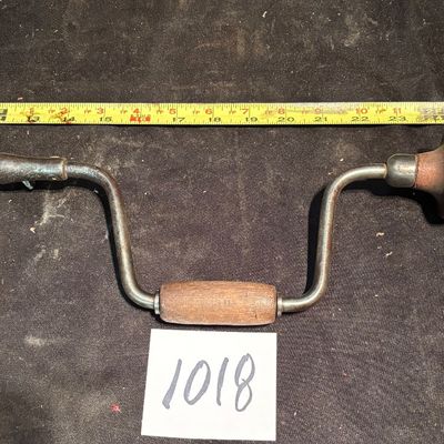 Hand crank drill brace