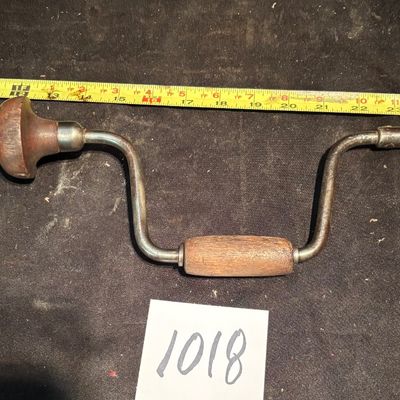 Hand crank drill brace
