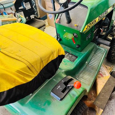 John Deere 112L Lawn Tractor Runs Great Garage Kept