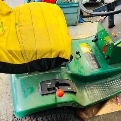 John Deere 112L Lawn Tractor Runs Great Garage Kept