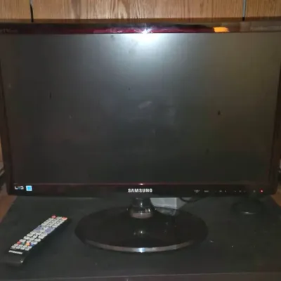 Samsung 22" TV with Remote 