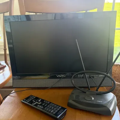 22" Vizio TV with Remote and Antenna