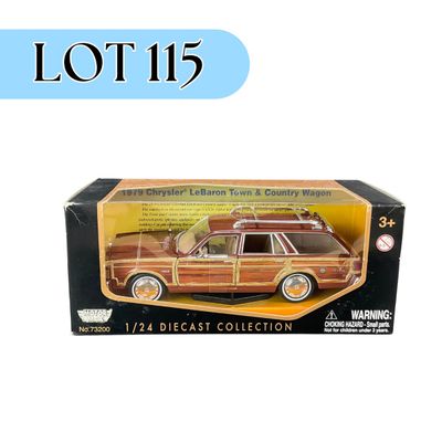 -115- MOTOR MAX | 1:24 Scale | 1979 Chrysler LeBaron Town & Country Wagon