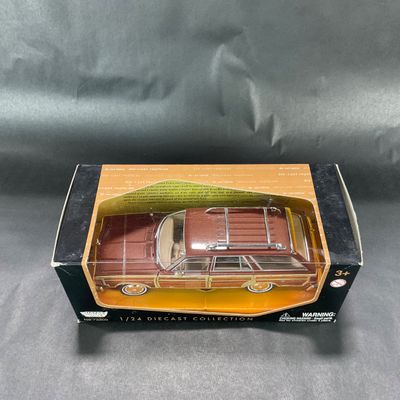 -115- MOTOR MAX | 1:24 Scale | 1979 Chrysler LeBaron Town & Country Wagon
