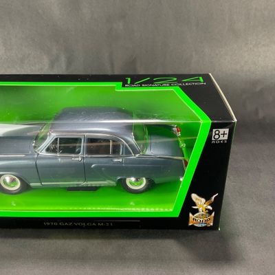 -109- ROAD SIGNATURE | 1:24 Scale | 1970 GAZ Volga M-21 | USSR Model