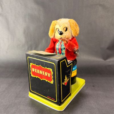 79 | VINTAGE | Tin Litho & Plush Dog | Jolly Pianist