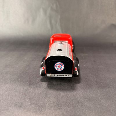 76 | VINTAGE | Red Crown Ultra Edition Tanker