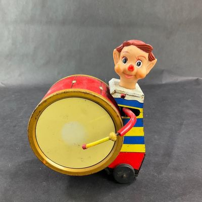 133 | VINTAGE | Circus Performer with Drum | Daiya